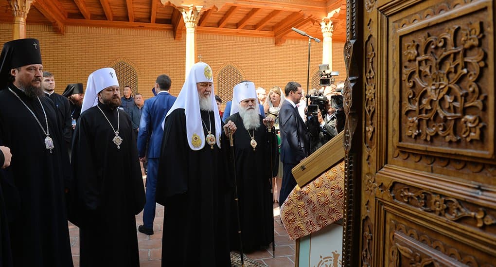 В Самарканде патриарх Кирилл помолился у гробницы пророка Даниила