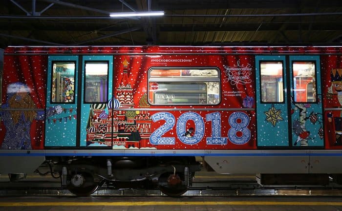 Рождественский поезд поехал по столичному метро