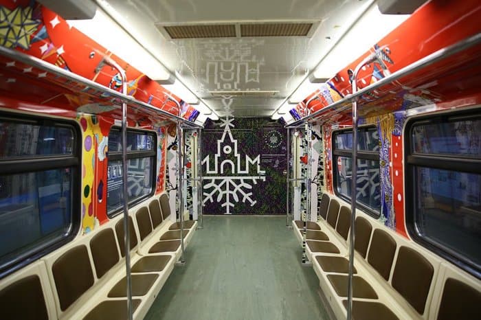 Рождественский поезд поехал по столичному метро