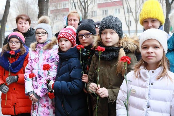 В школах Москвы установили памятные доски героям Великой Отечественной
