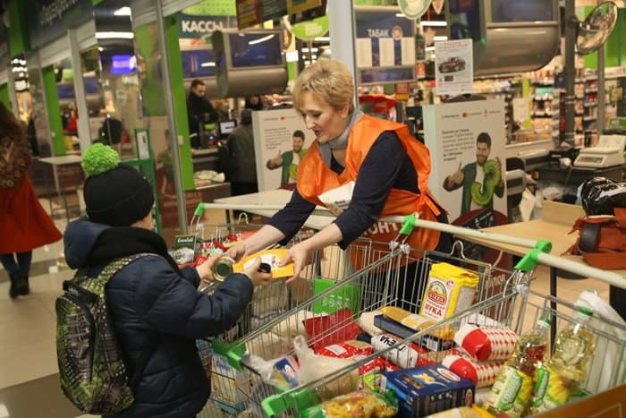 Более 30 тонн продуктов собрали москвичи в глубинку для пожилых людей