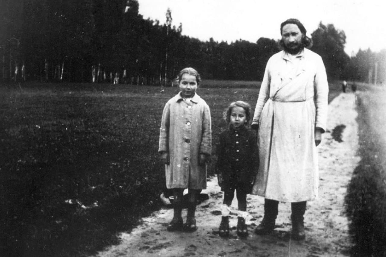 Флоренский. Павел Флоренский. Священник Павел Флоренский. Отец Павел Флоренский. Павел Флоренский с семьей.