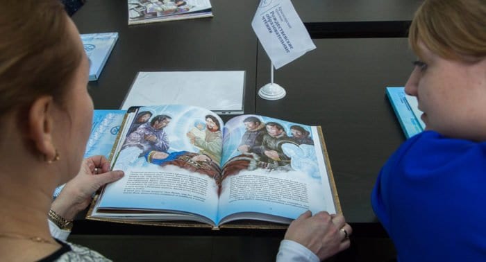 Представлено детское Евангелие на языке долганов с уникальными рисунками