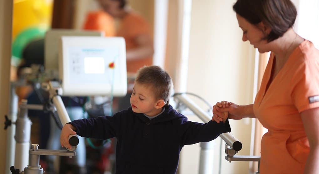 В Москве стартовала первая в России долгосрочная реабилитация для детей с ДЦП