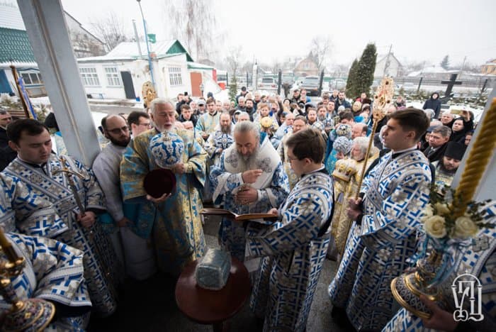 Митрополит Онуфрий освятил старейший деревянный храм Киева