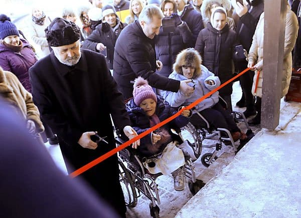 Церковь помогла открыть дом для инвалидов в Ленинградской области