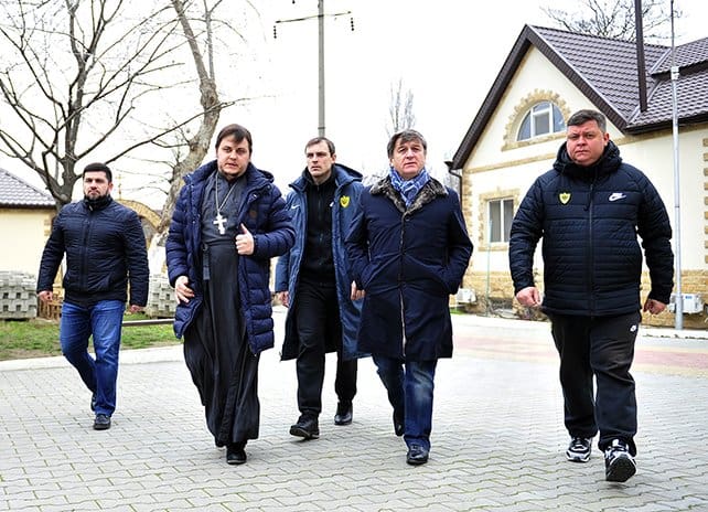 Футбольный клуб «Анжи» передал полмиллиона рублей семьям жертв трагедии в Кизляре