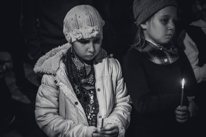 Черно-белые шары: день траура в России