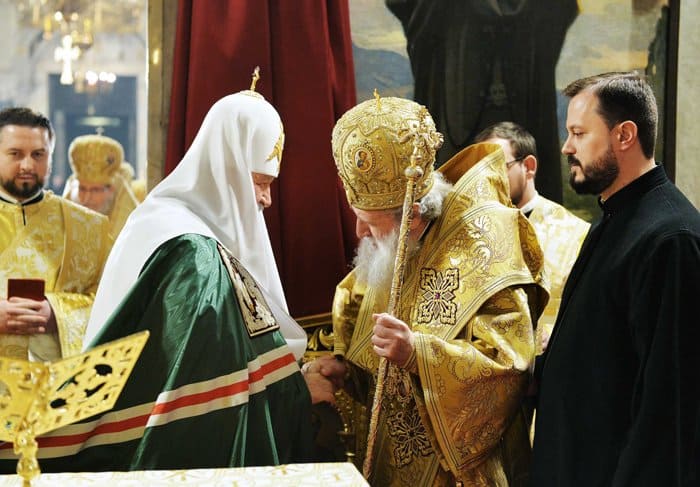 Патриархи Кирилл и Неофит совершили Литургию в главном храме Болгарии
