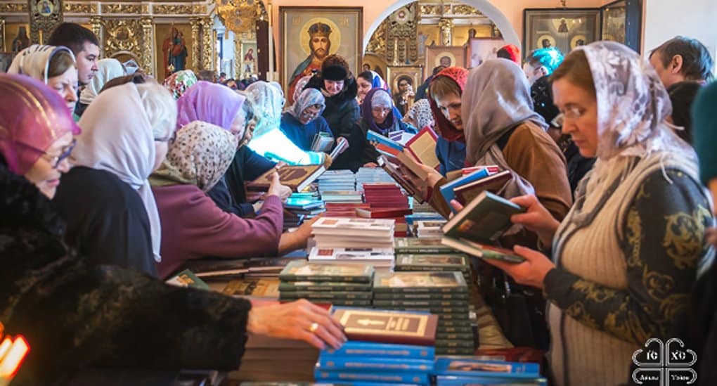 Около 1,5 тысяч книг раздала на ярмарке Якутская епархия