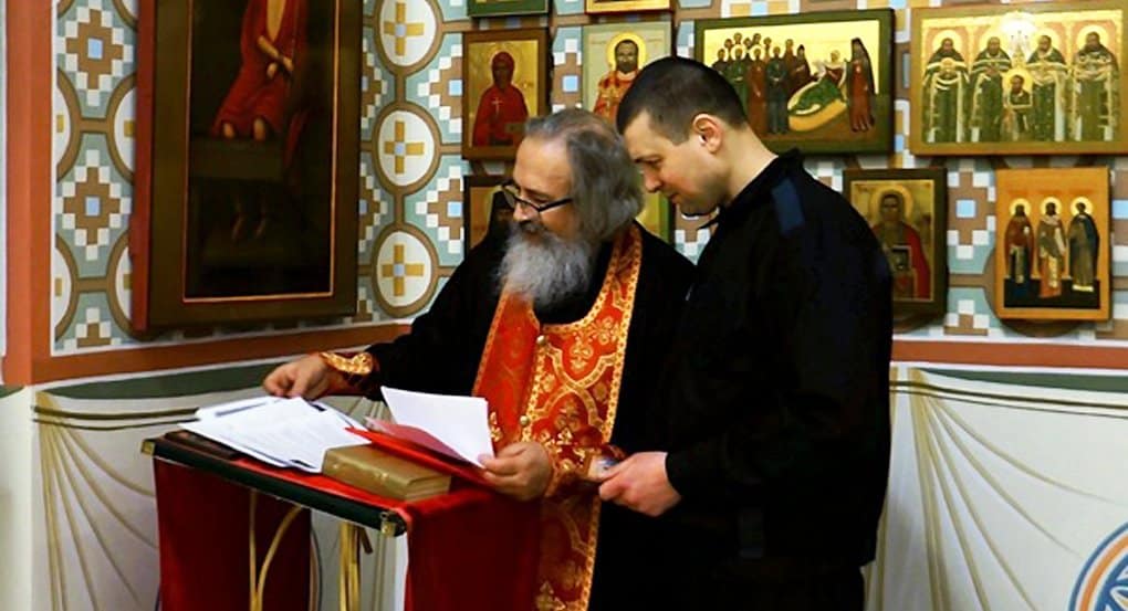 По просьбе патриарха Кирилла пожизненно осужденного пустили в храм
