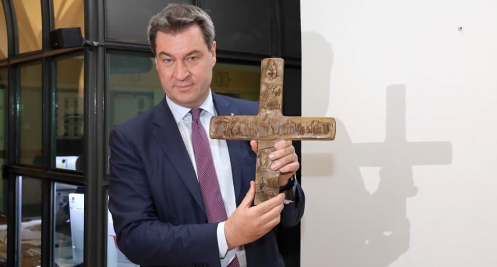 У всех административных зданий Баварии рекомендовали установить кресты