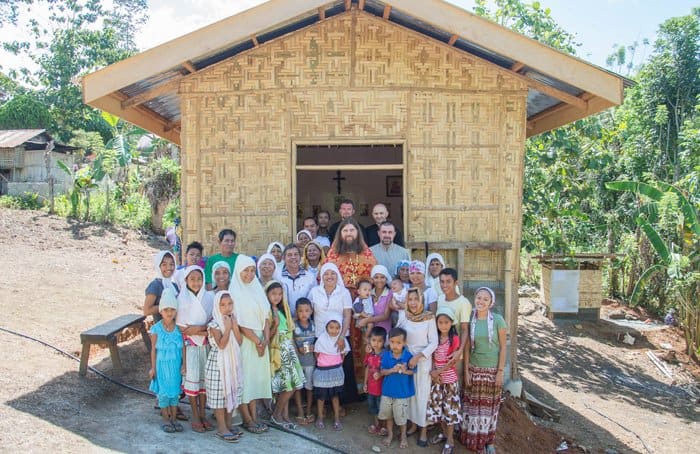 Жители филиппинской деревни ради празднования Пасхи возвели храм