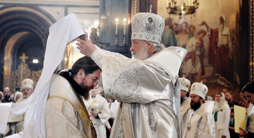 Патриарх пожелал митрополиту Тихону поднять духовность Псковщины