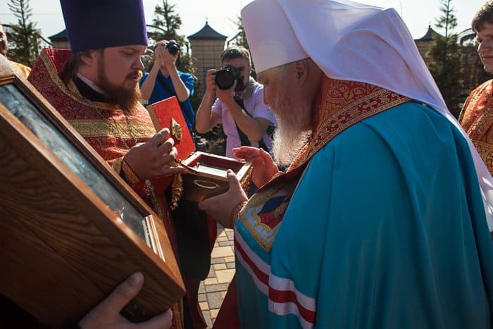 В Михайловске целый район вышел встретить мощи двух великих святых