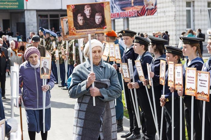 Новосибирские ветераны впервые прошли в «Бессмертном полку»