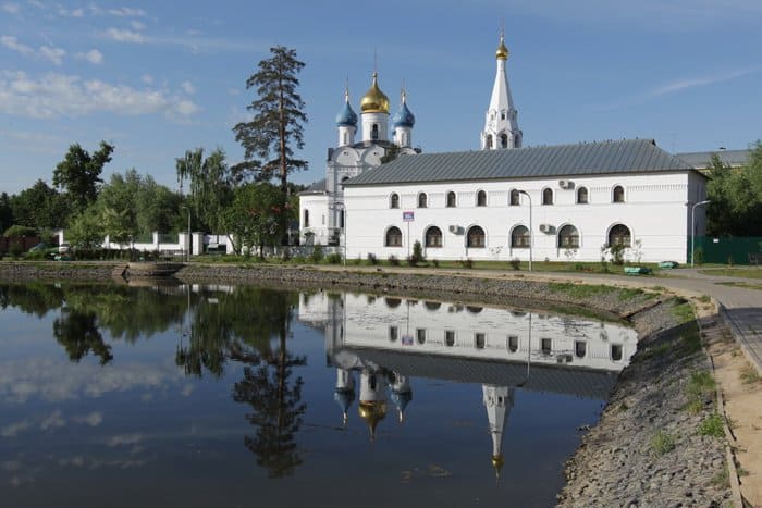 В подмосковном Дедовске освятили единственный городской храм