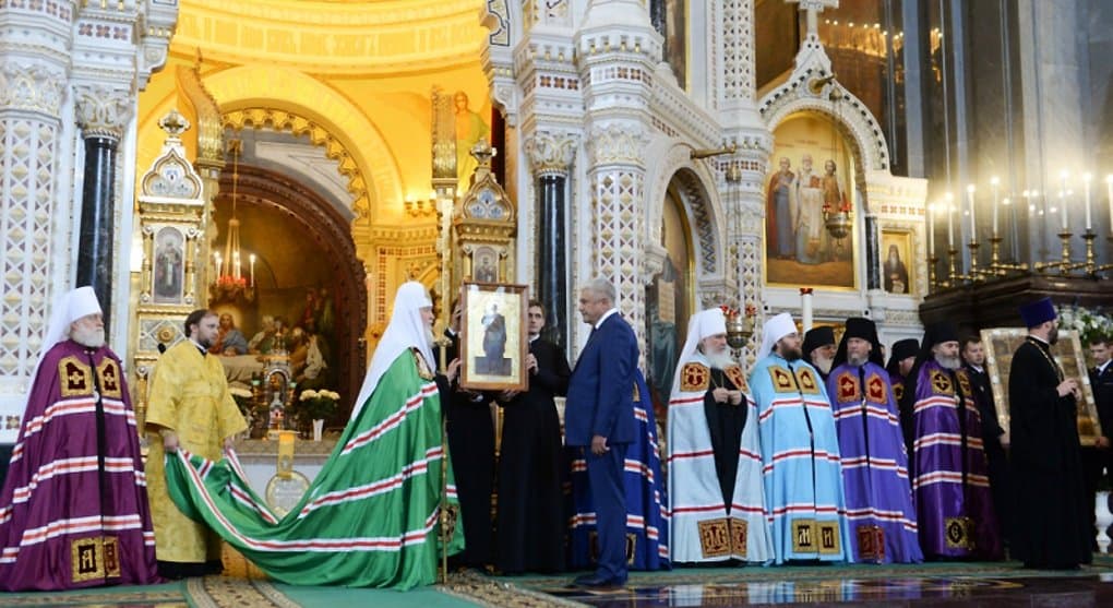 Глава МВД передал патриарху Кириллу 10 икон, похищенных из нижегородского монастыря