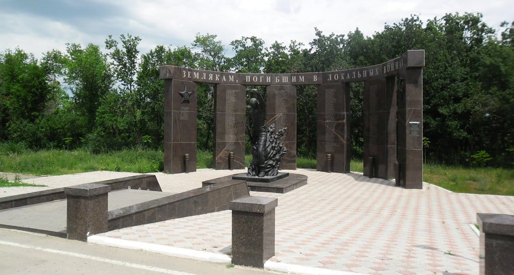 В Саратове увековечат имена полицейских, погибших при защите храма в Грозном