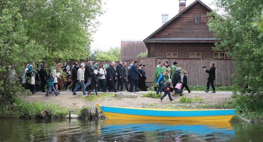 Ещё доплывём: в озерном городе возродили традицию уникального крестного хода