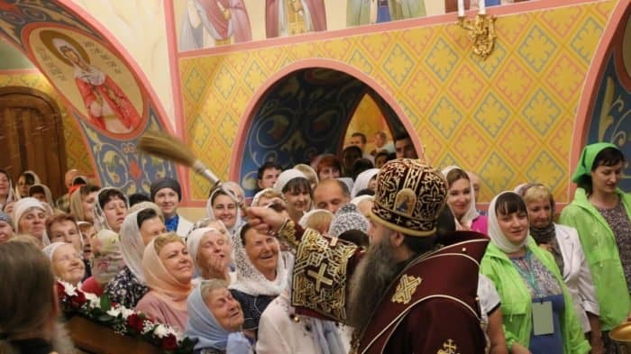 Царская семья вернулась в Саров