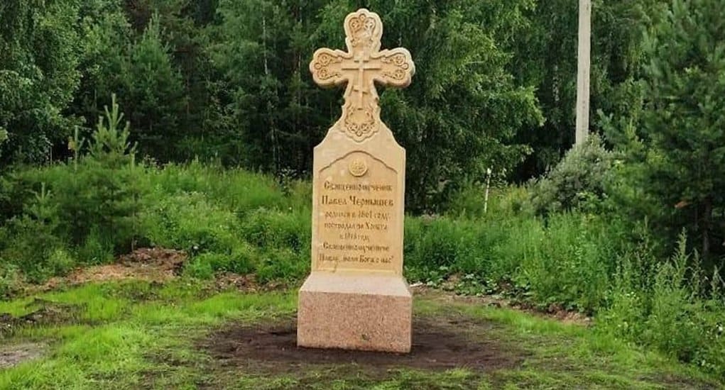 Резной крест установили на месте расстрела священника под Екатеринбургом