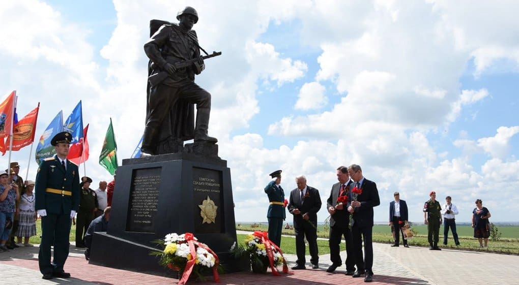 Памятник советскому Солдату-победителю открыли под Курском