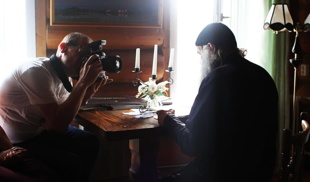 Известный британский фотограф заснял жизнь Сийского монастыря