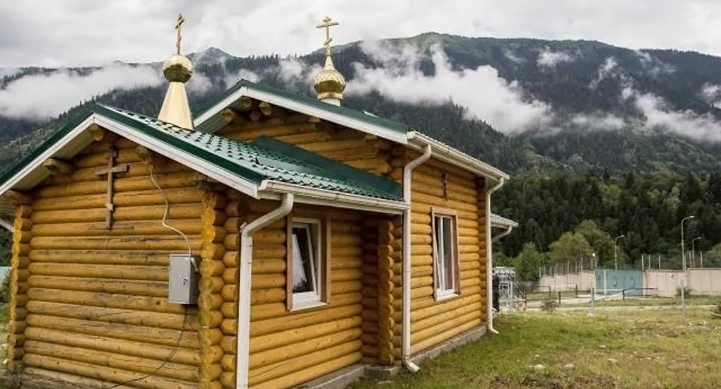 На погранзаставе в горах Карачаево-Черкессии освятили храм