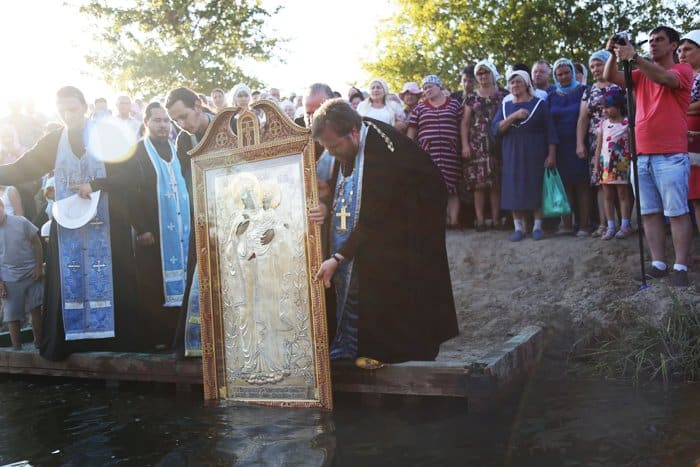 От храма до реки: состоялся крестный ход с Карандеевской иконой Богородицы