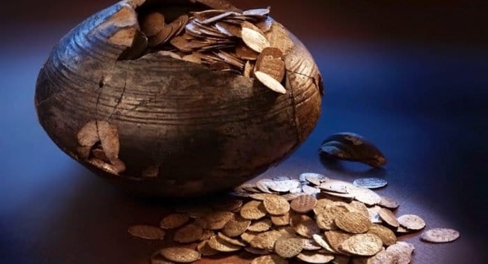 Клад с более 600 монетами времен Бориса Годунова нашли в Подмосковье