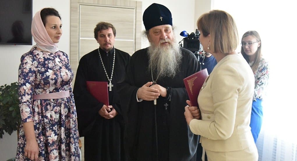 Оренбургские священники смогут консультировать женщин, оказавшихся на грани аборта