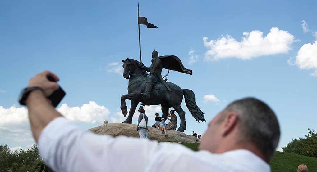 Памятник святому богатырю Илье Муромцу открыли в Киеве