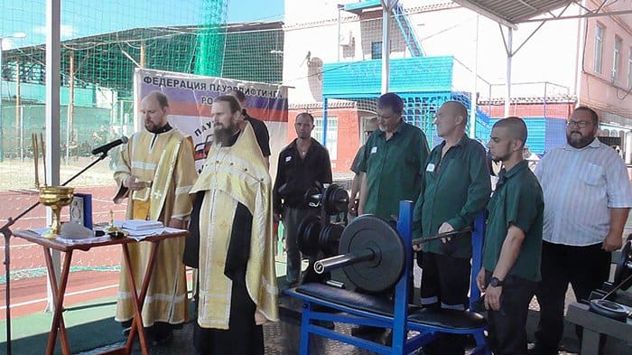 Краснодарский собор помог заключенным посоревноваться в пауэрлифтинге