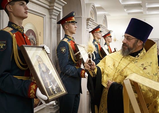 Храму при Генштабе ВС России передали иконы с частицами мощей святых