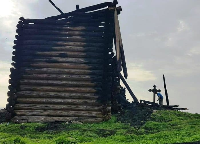 В Кондопоге консервируют сгоревшую Успенскую церковь