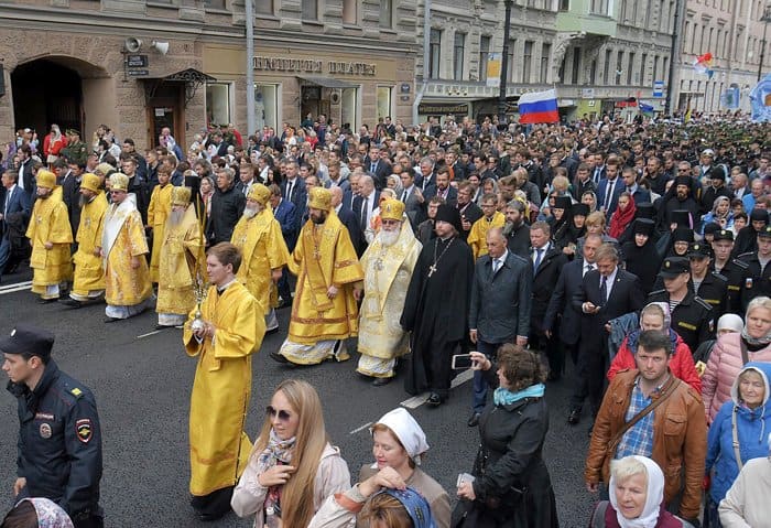 110 тысяч человек прошли крестным ходом в Петербурге в память об Александре Невском