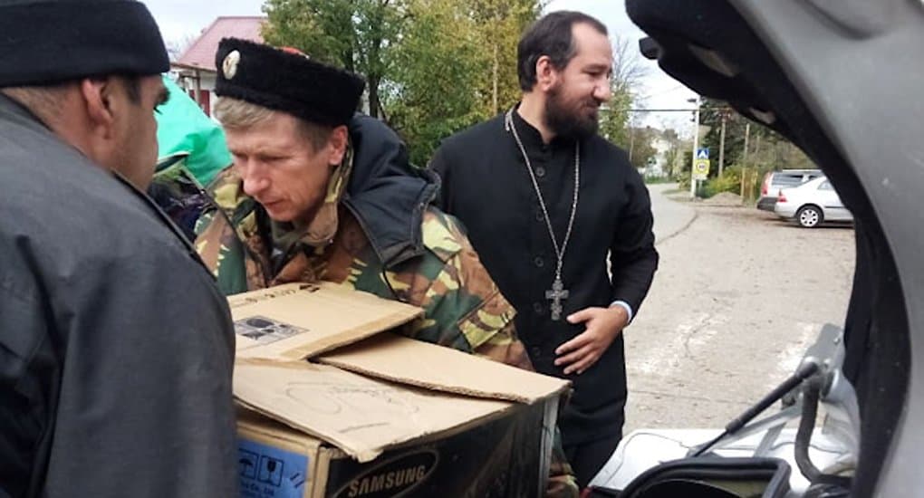 Священники и миряне развозят помощь пострадавшим от наводнения в Краснодарском крае