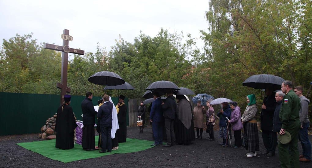 Рядом с разрушенной богадельней ярославского монастыря установили памятный крест