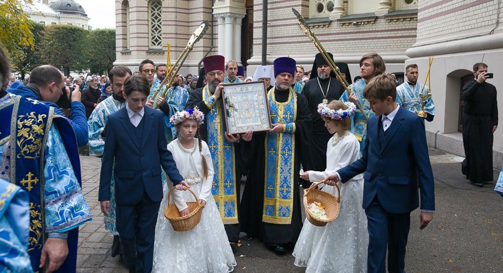 Верующие Латвии смогли поклониться Курской-Коренной иконе