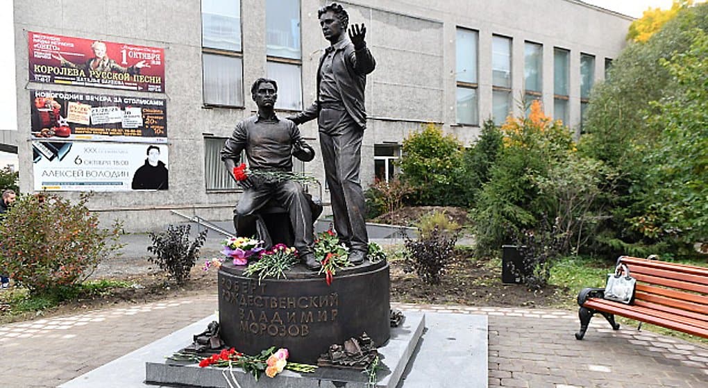 Памятник поэтам-шестидесятникам открыли в Петрозаводске