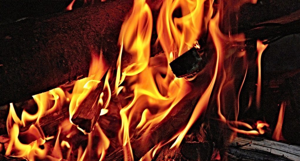 Предприниматель и слесарь спасли на пожаре в Забайкалье пятерых детей и женщину