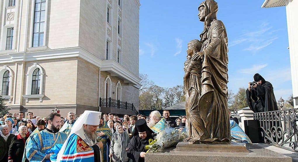 Памятник святым Вере, Надежде, Любови и матери их Софии открыли в Алма-Ате