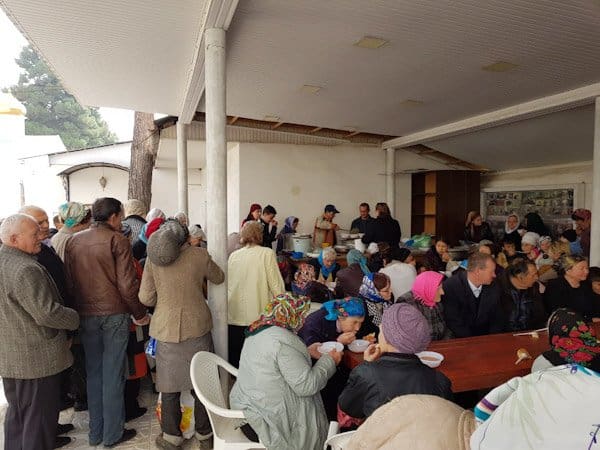 Бесплатную столовую и центр гумпомощи открыла в Душанбе Русская Церковь