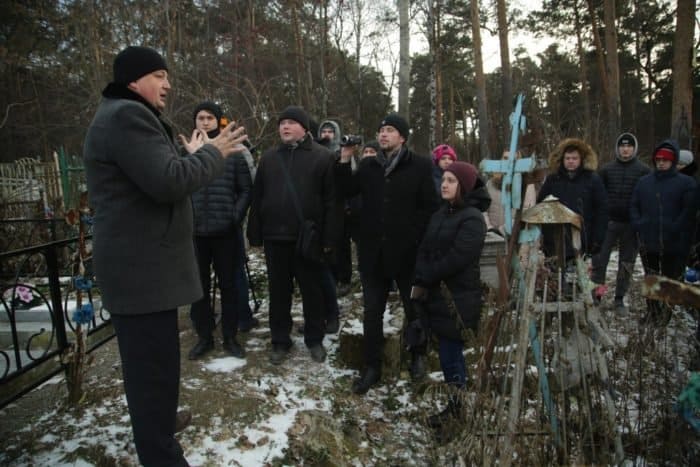 Уральских семинаристов сводили на кладбище: необычная экскурсия прошла в Екатеринбурге