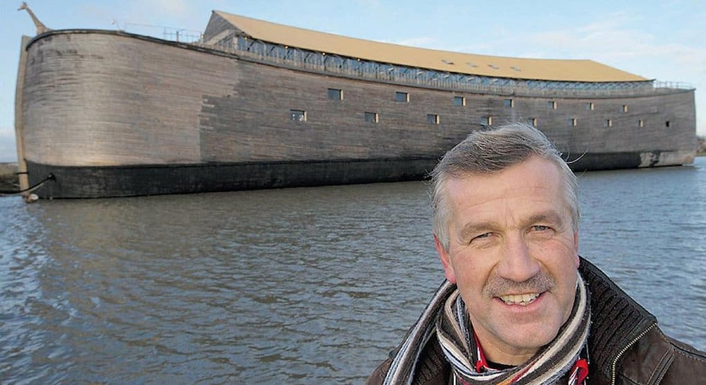 Голландец, построивший Ноев ковчег в натуральную величину, хочет перевезти его в Израиль