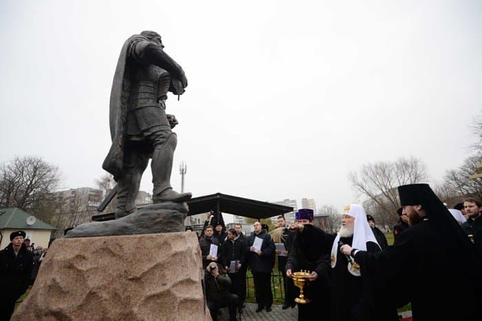Памятник святому Александру Невскому освятил в Балтийске патриарх Кирилл