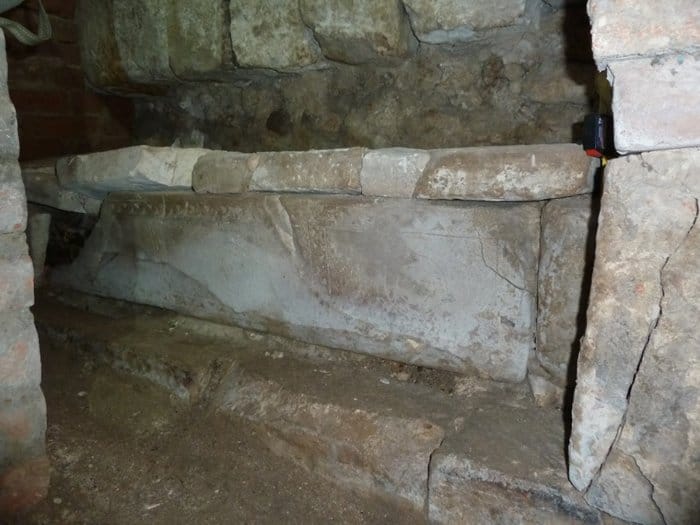 Археологи озадачены пустым саркофагом в Успенском соборе Ростова