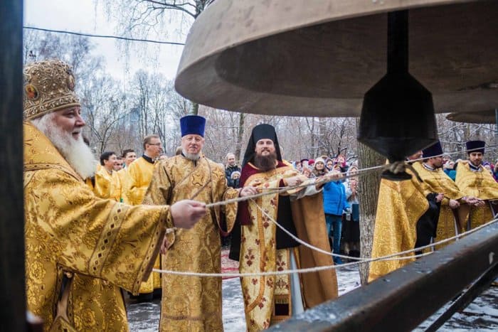 В храме на Ваганьковском кладбище воссоздали историческую звонницу