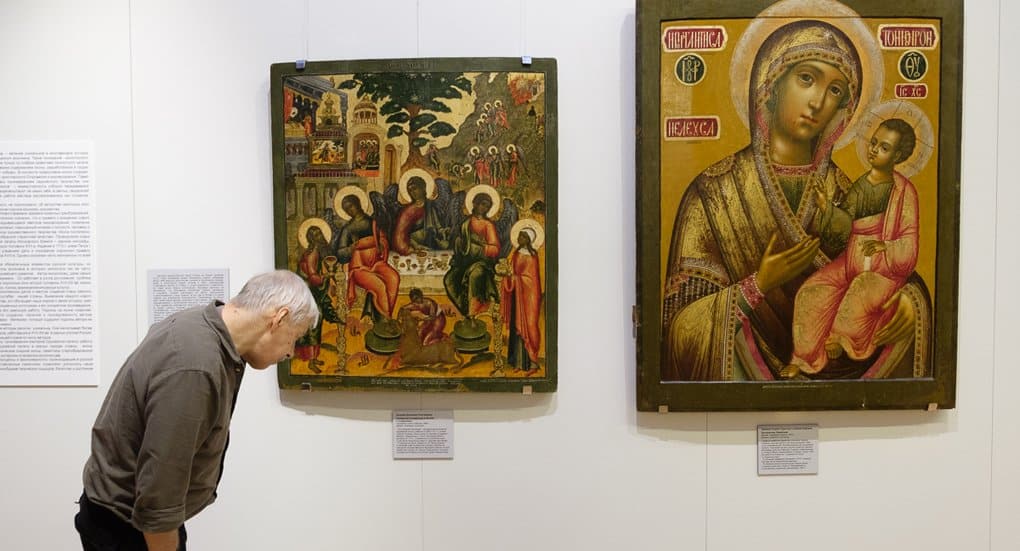 Более 80 уникальных подписных икон показывают в петербургском музее